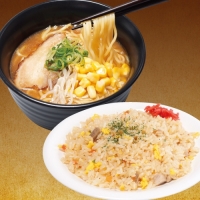 炒飯と味噌バターコーンラーメンセット